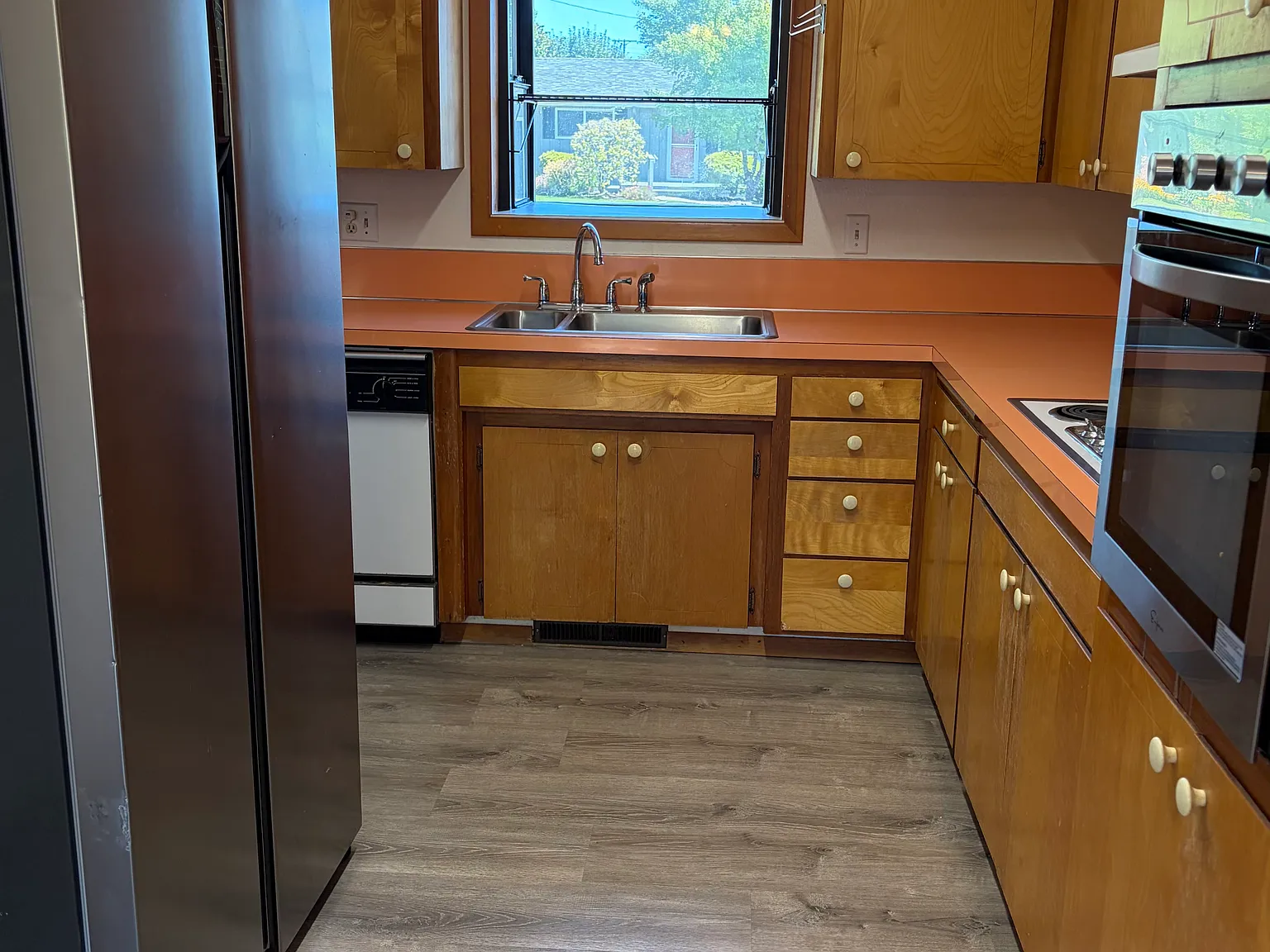 3 bed, 1035 sqft, $2,300 — Photo 4