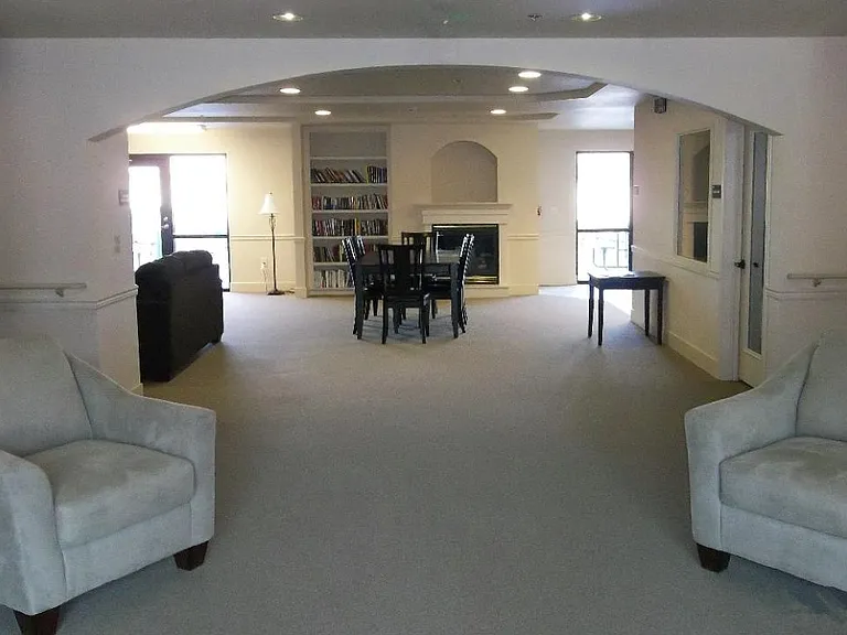 Christina Court — Photo 10
