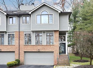14 Lakeview Dr, Old Tappan, NJ