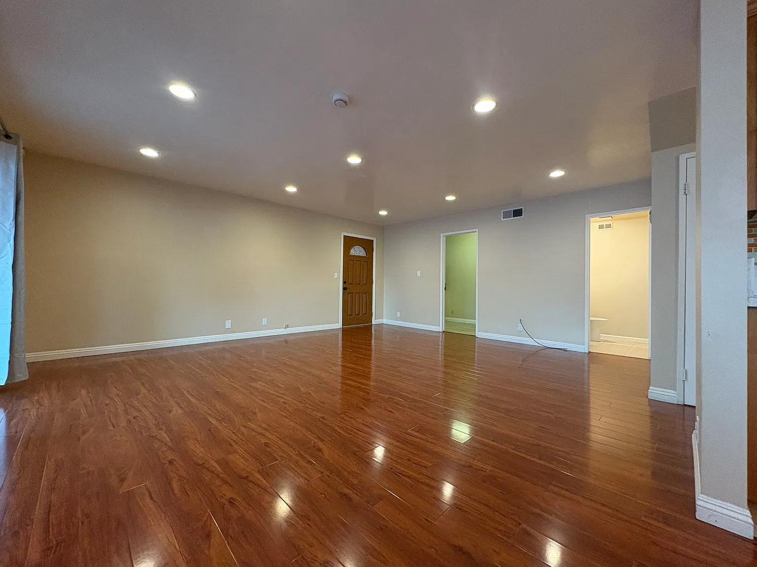 4 bed, 2268 sqft, $4,100 — Photo 4