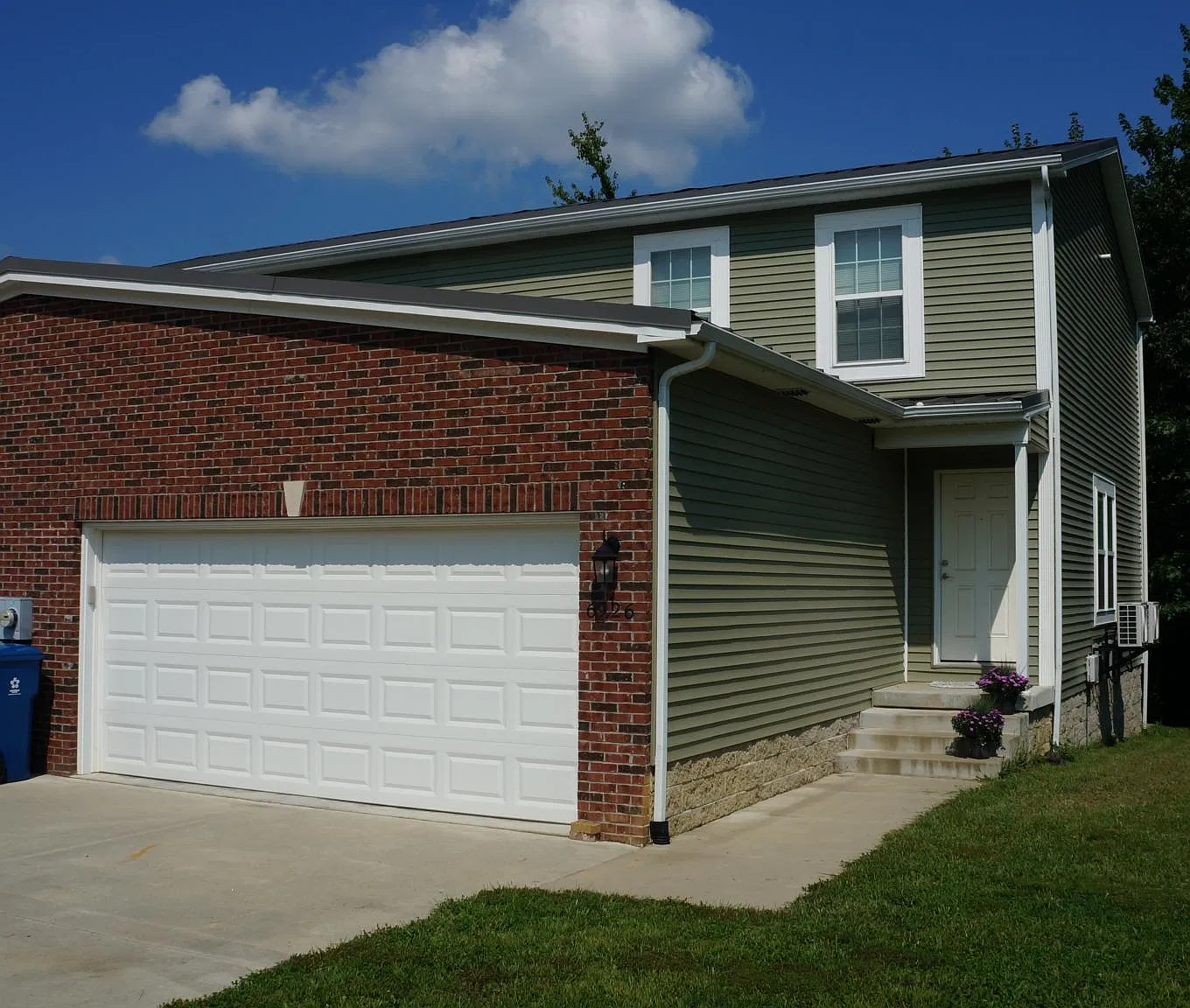 3 bed, 1.5 bath, 1450 sqft, $1,650 — Photo 1