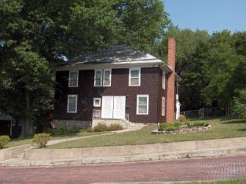 2nd image of 606 Pocahontas St