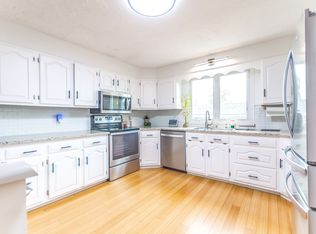 9 Wathen Rd, Bedford, NH 03110