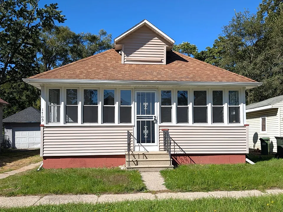 1709 Ray St