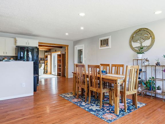 4th image of 46 Calypso St