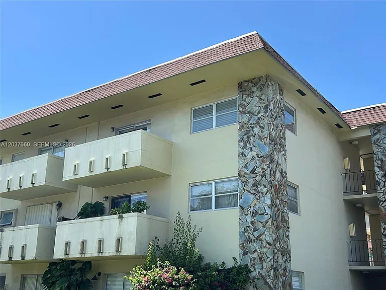 7505 SW 82nd St #320 — Photo 36