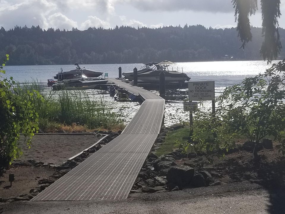 1st image of 4050 W Lake Sammamish Pkwy NE Unit 106