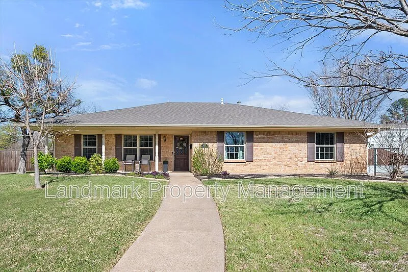 4 bed, 2.0 bath, 2195 sqft, $2,750 — Photo 3