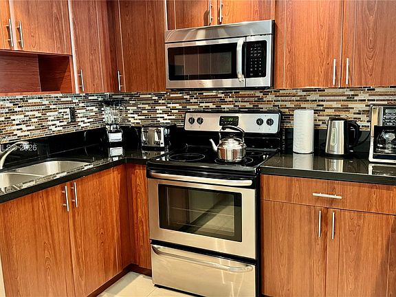 4th image of 19370 Collins Ave APT 204