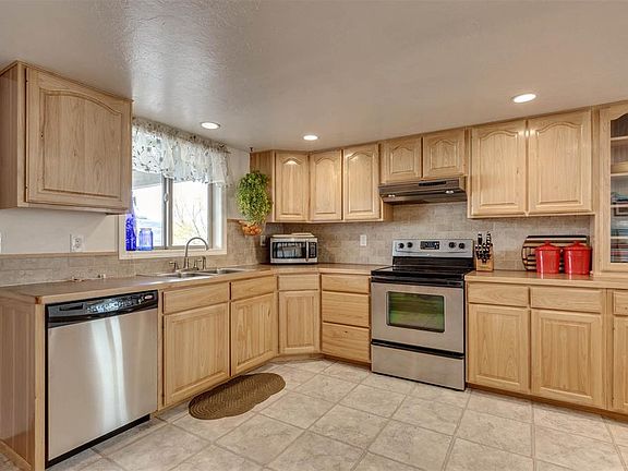 3rd image of 302 Helen Dr