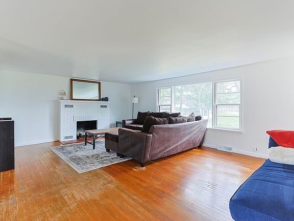 4th image of 55136 Sundown Rd