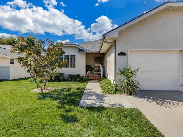 1821 Seville Dr, Hutchinson, KS 67502