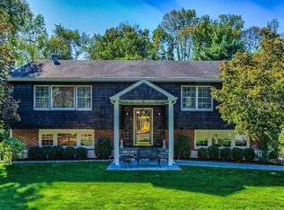 26 Lakeside Dr, Katonah, NY 10536