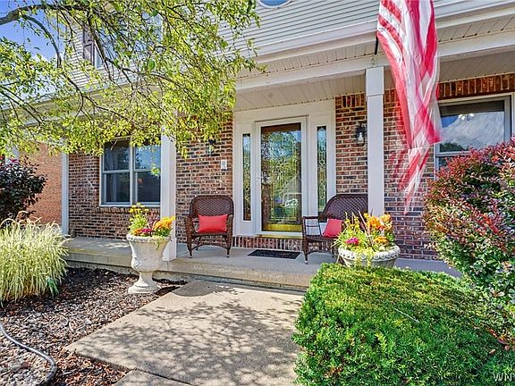 2nd image of 5485 Country Club Ln