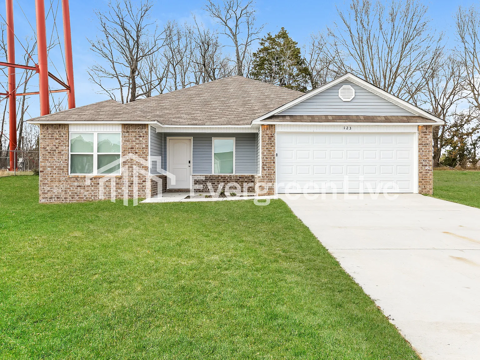 4 bed, 2.0 bath, 1640 sqft, $1,415 — Photo 2