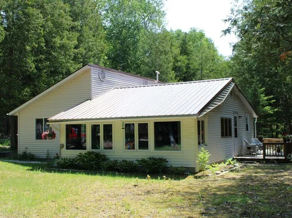 360 Rocky Rd, Bois Blanc Island, MI 49775