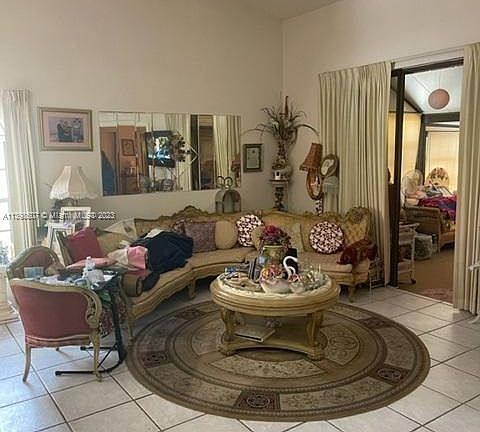 2nd image of 5277 Helene Cir