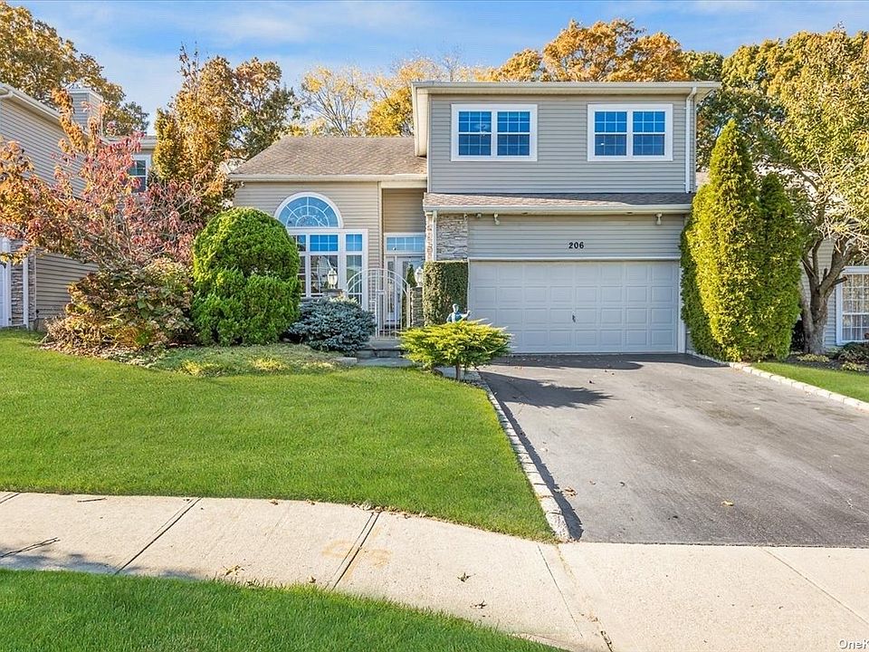 206 Windwatch Drive, Hauppauge, NY 11788 Zillow