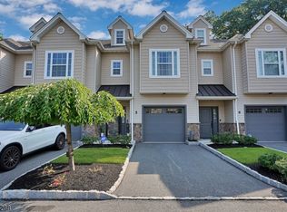 5 N Ridge Cir, East Hanover, NJ 07936