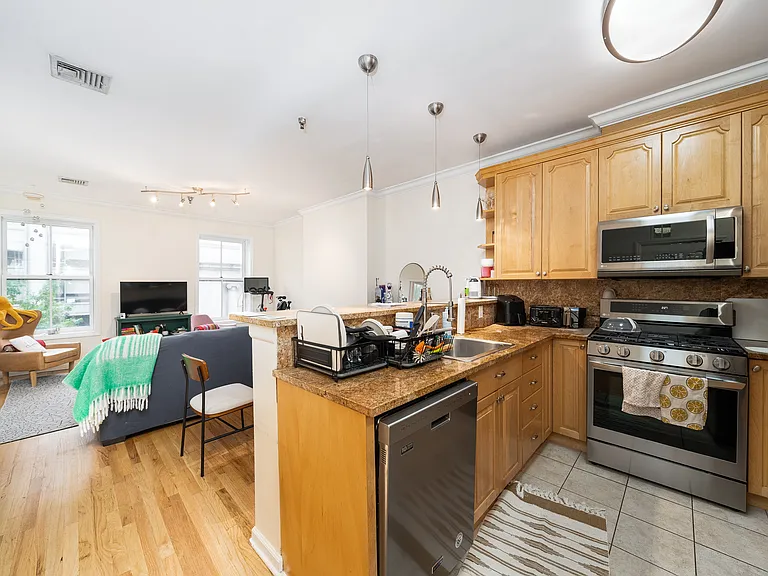 106 Washington St #1 — Photo 1