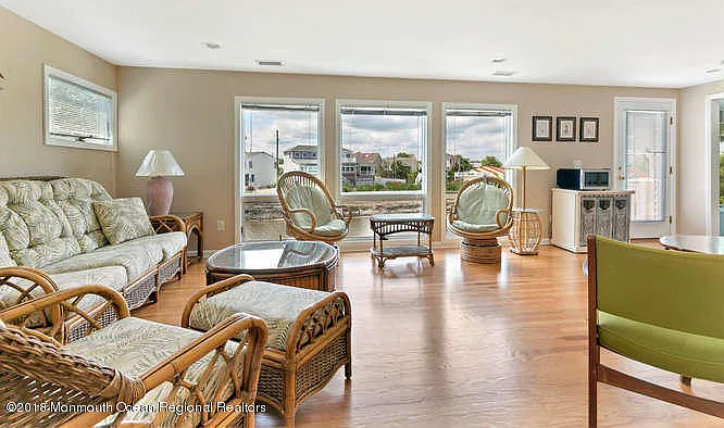127 Trenton Ave — Photo 7