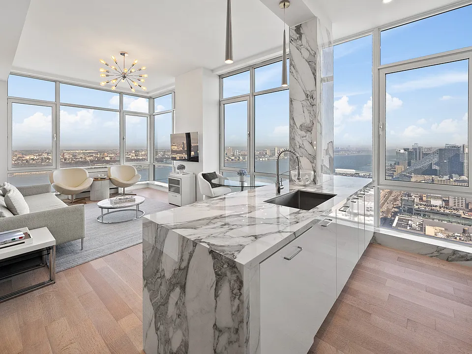 635 W 42nd St #27K