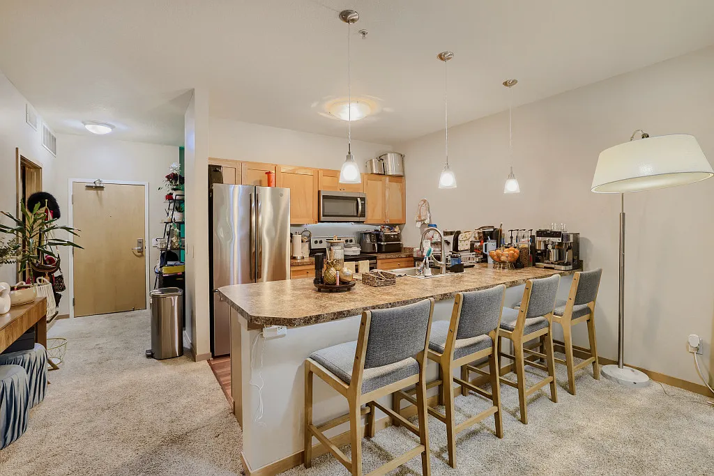1 bed, 1002 sqft, $1,600 — Photo 4