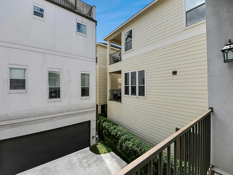 1716 Stuart St — Photo 14