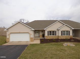 120 Country View Ct, Galena, IL 61036