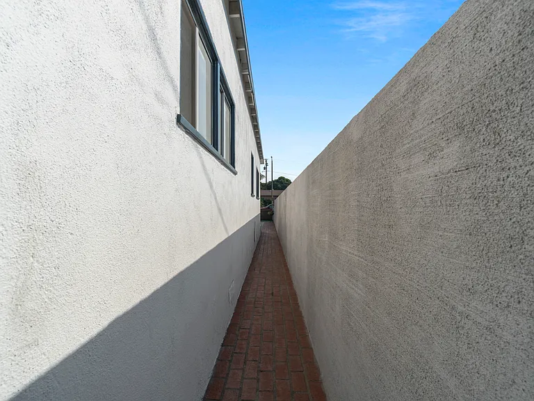 3539 Caspian Ave — Photo 16