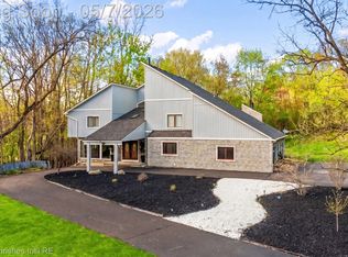 1830 Lone Pine Rd, Bloomfield Hills, MI 48302