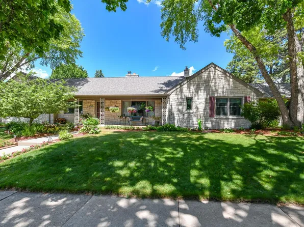 9740 W Center STREET, Milwaukee, WI 53222