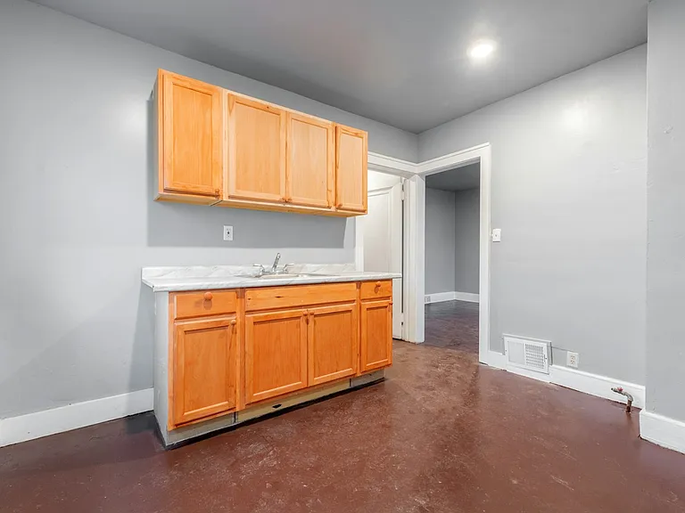 11009 Greenwich Ave — Photo 4