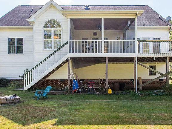4th image of 301 Charleston Dr