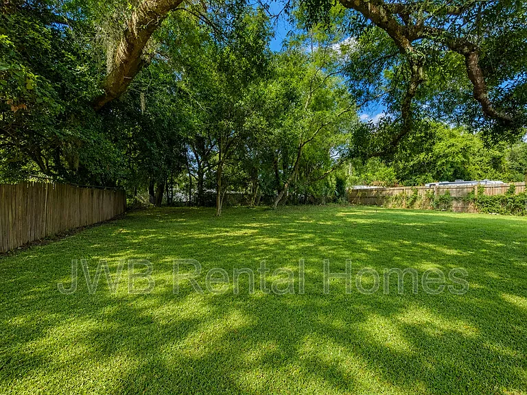 7822 Dubois Dr — Photo 10