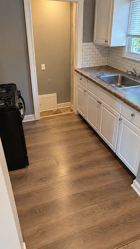 3 bed, 1.0 bath, 747 sqft, $1,250 — Photo 2