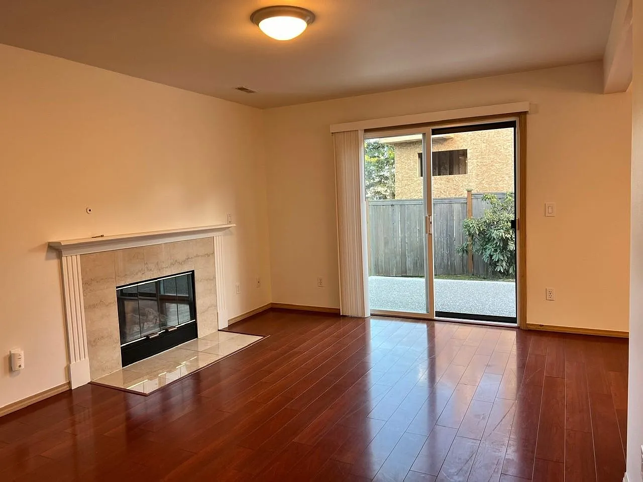 3 bed, 2.5 bath, 1406 sqft, $3,200 — Photo 4