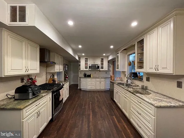 2019 Chatham Dr — Photo 5