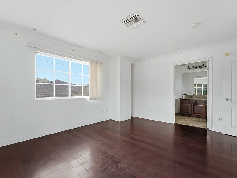 700 S Ardmore Ave #304 — Photo 21