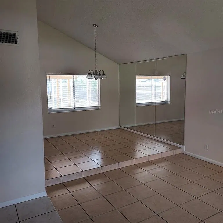 4 bed, 2.0 bath, 1793 sqft, $2,600 — Photo 3