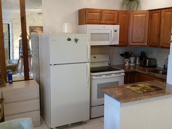 4th image of 120 NE 20th Ave APT 6