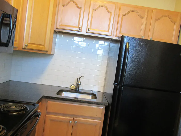 323 N McDuffie St #8 — Photo 9