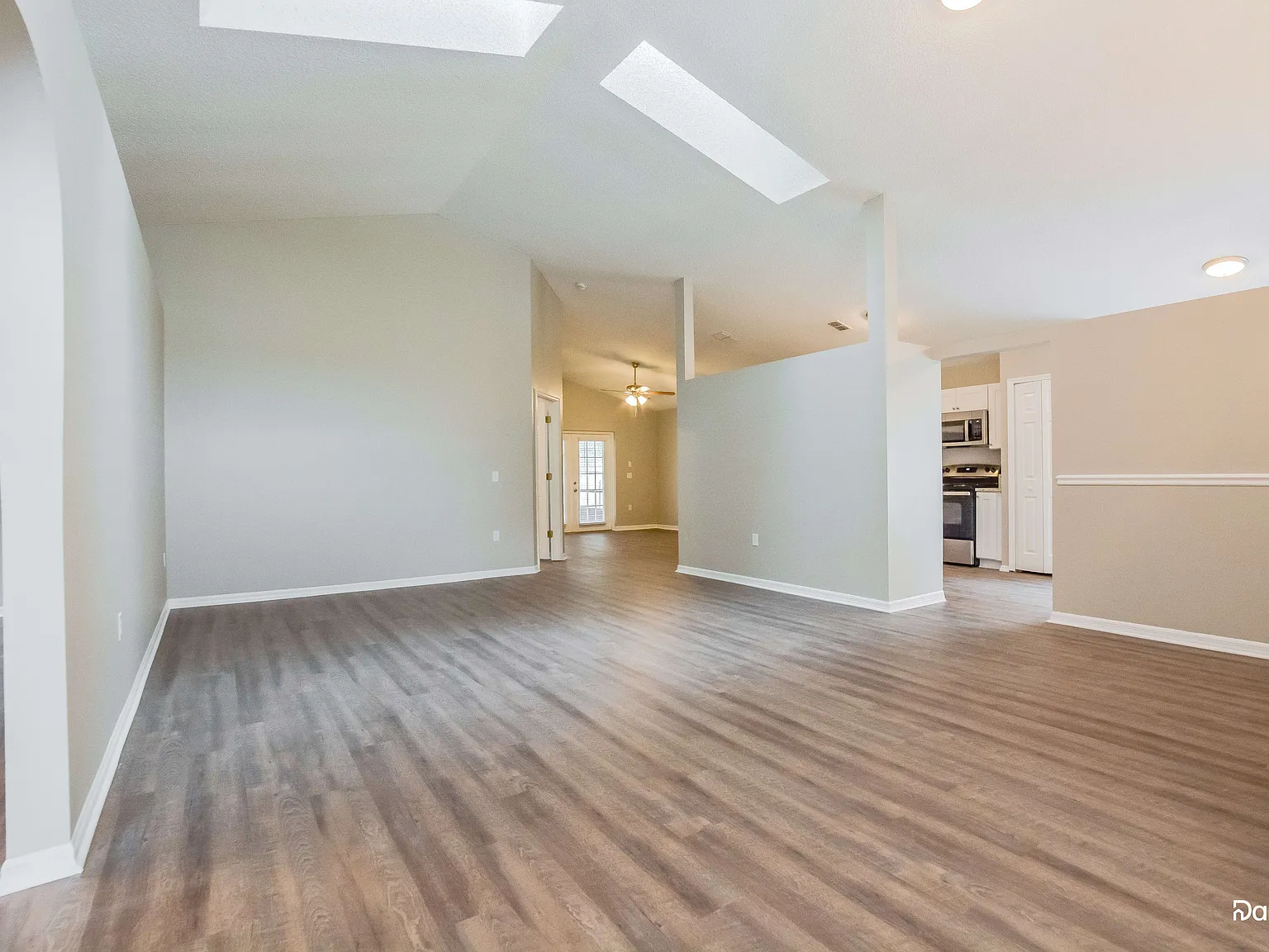 3 bed, 2.0 bath, 1588 sqft, $2,499 — Photo 4