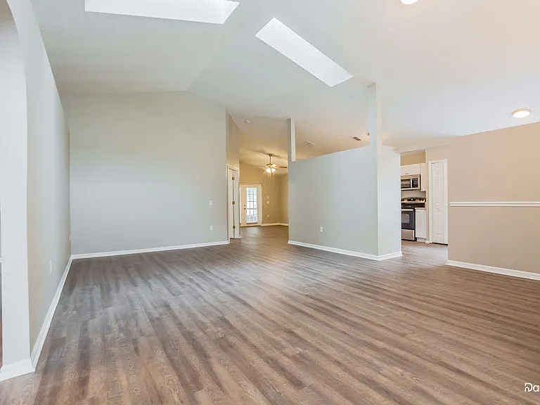 826 Brightview Dr — Photo 4