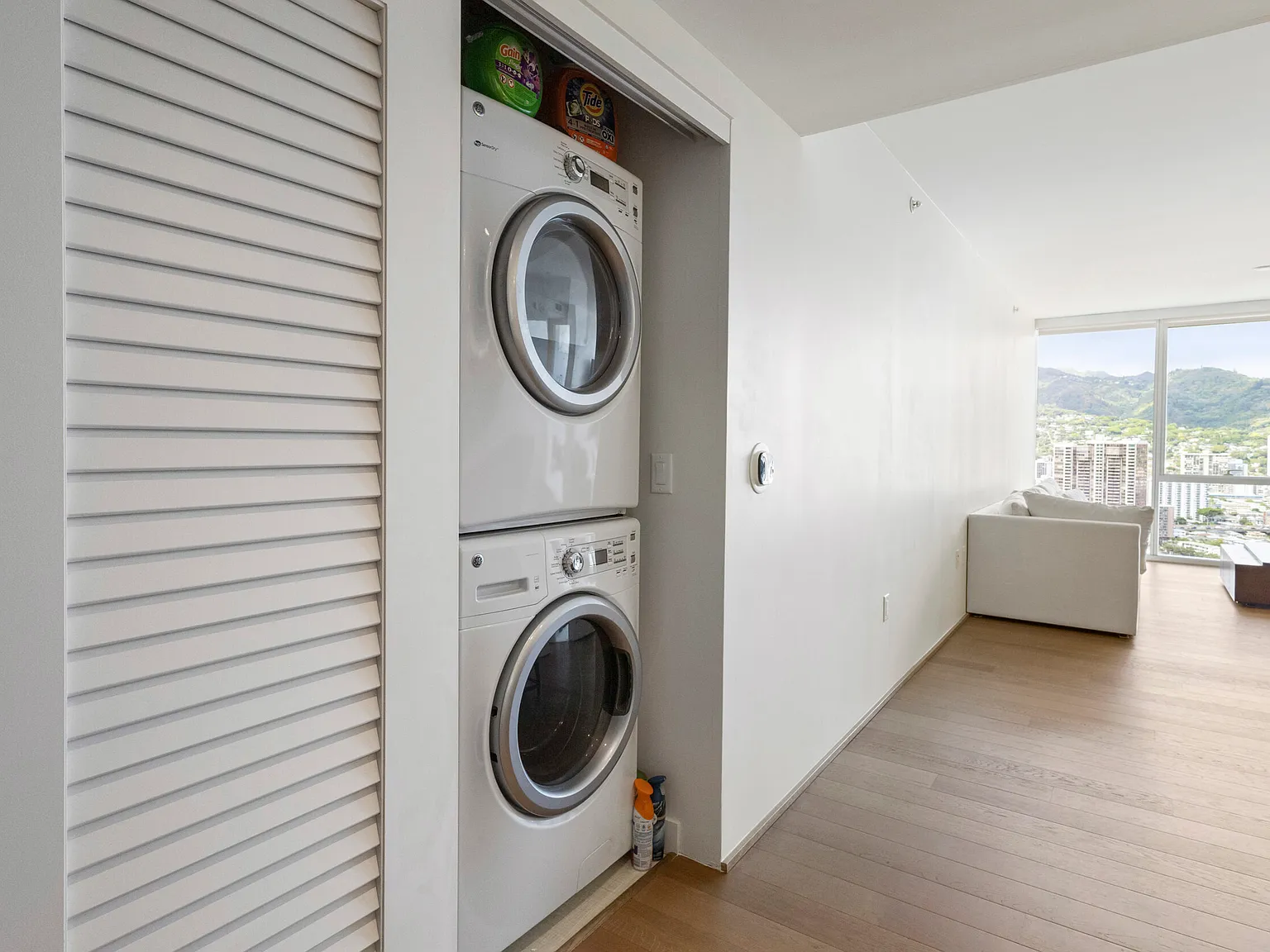 888 Kapiolani Blvd — Photo 3