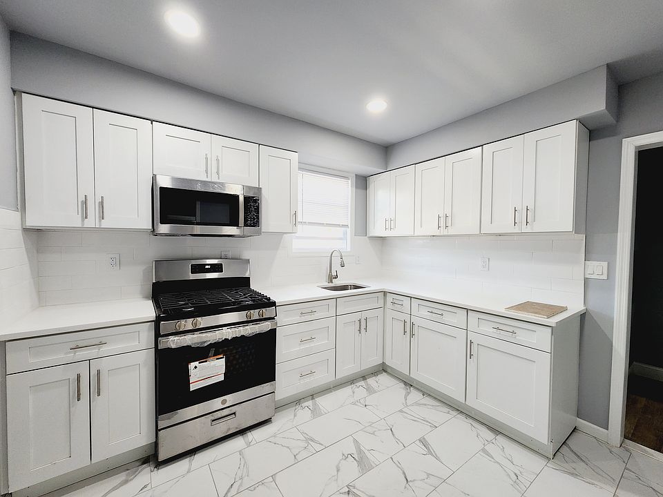 1st image of 1627 Anderson Ave Floor 2