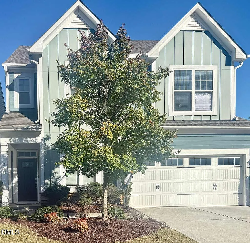 4 bed, 3.0 bath, 2560 sqft, $2,700 — Photo 1