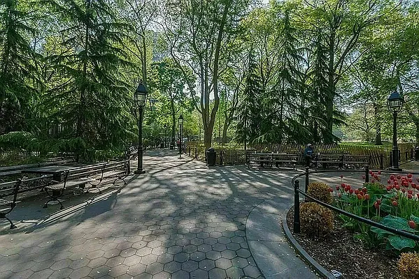 Rented by REAL New York | media 9