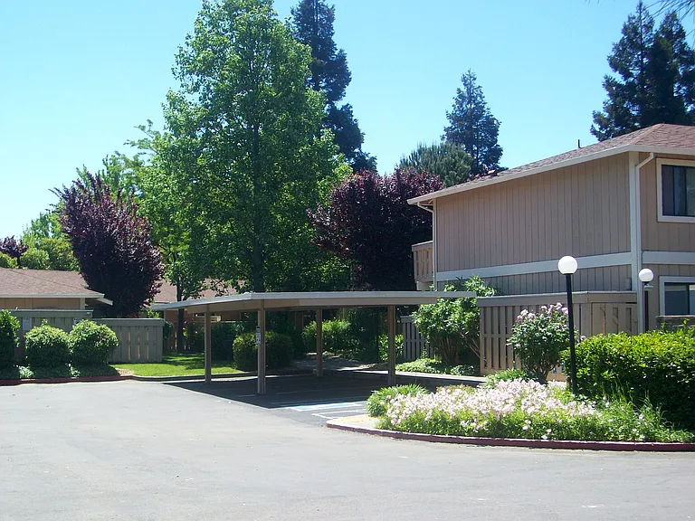 Garden Terrace Apartments — Photo 9