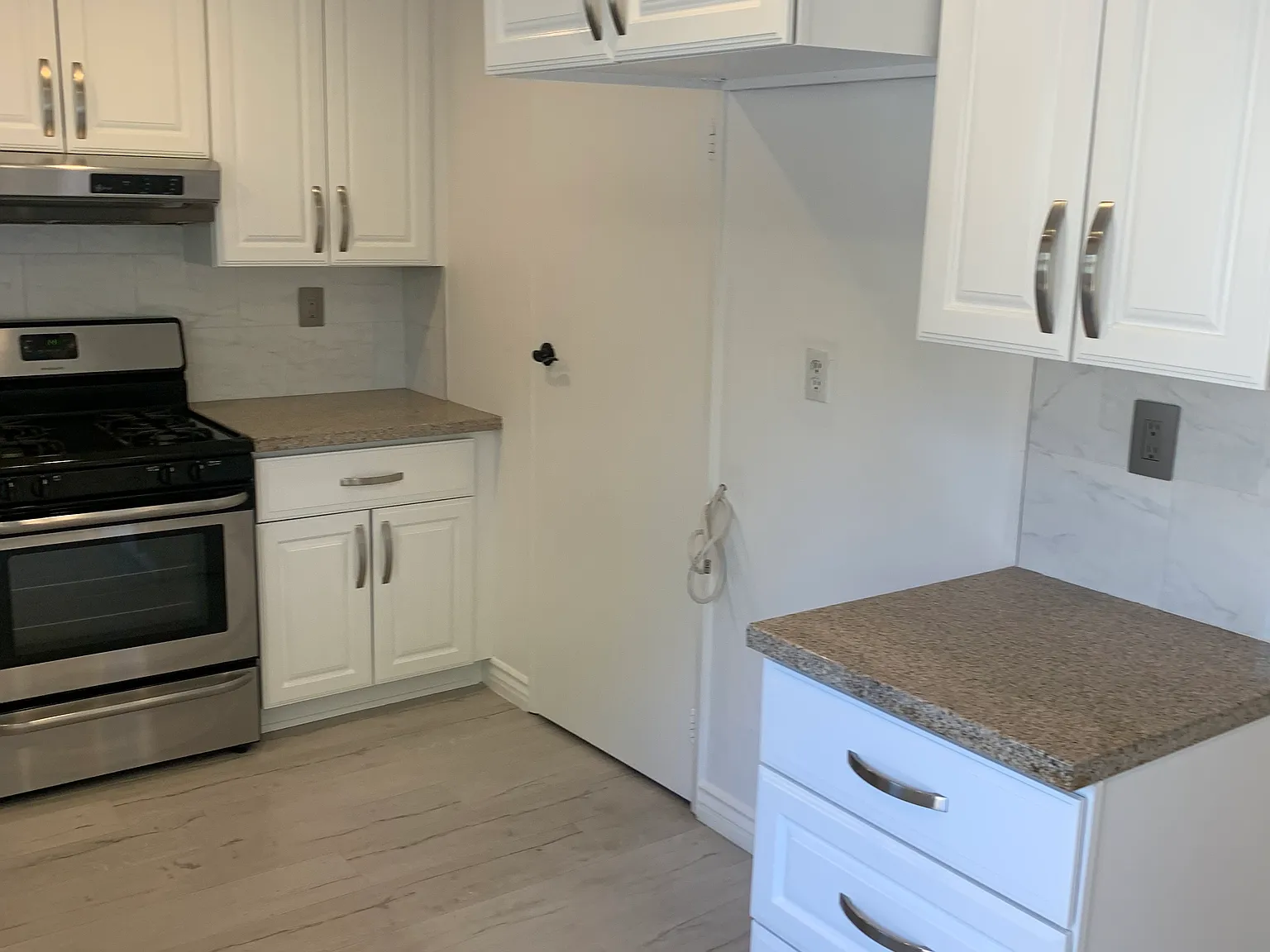 3 bed, 1075 sqft, $3,650 — Photo 3